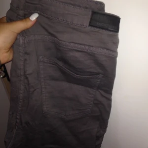  - Oanvända stretch jeans från GinaTricot. Ord pris 299kr

