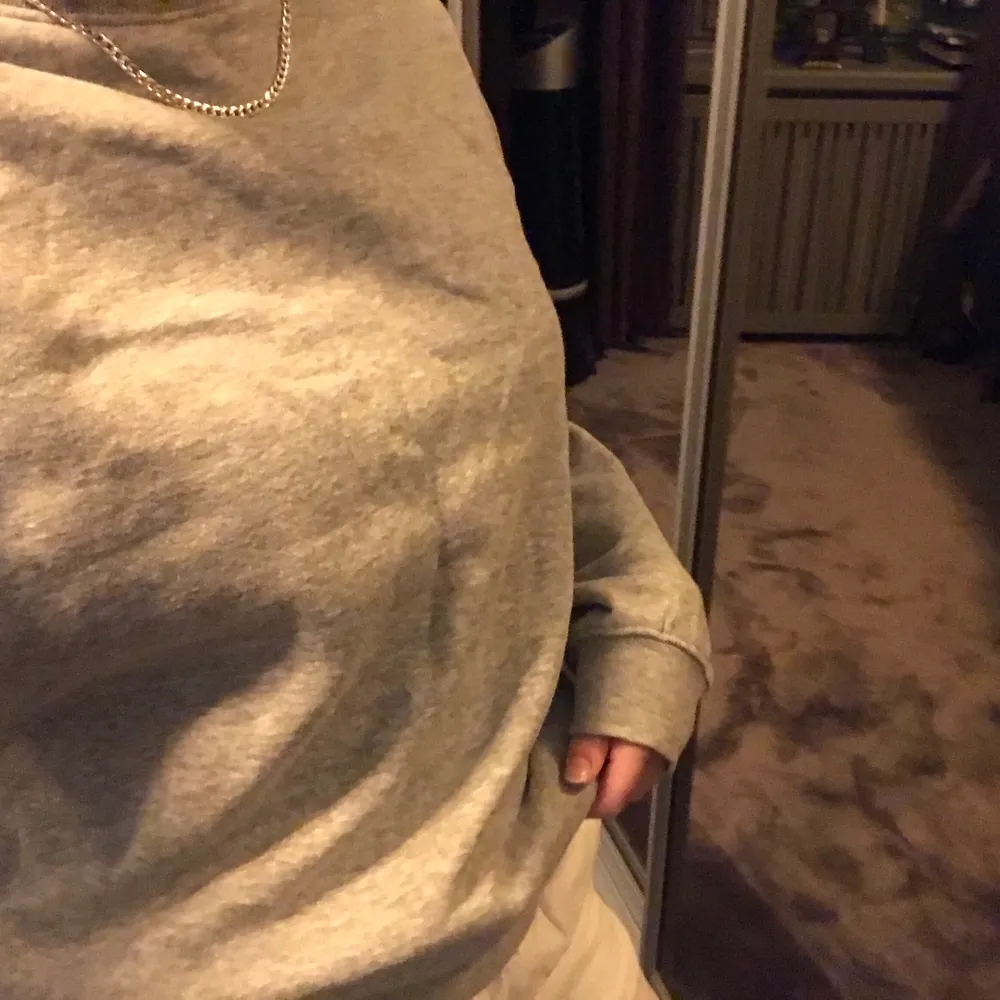 Jätte mysig grå sweatshirt som inte komme troll användning! . Tröjor & Koftor.