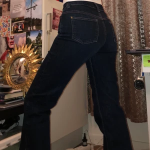 Jeans💞 - Fina låg/mellanmidjade jeans från Kappahl som ej säljs längre. Väldigt bra skick! Köparen står för frakt💕