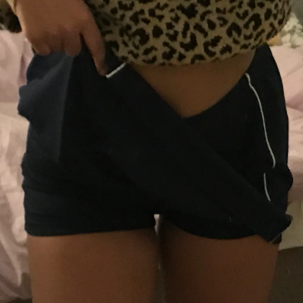 Dark blue skirt with built in shorts ✌️, white strips, super comfy, great for sports, good length about mid thigh, original 400kr 😶, bought in England! . Kjolar.