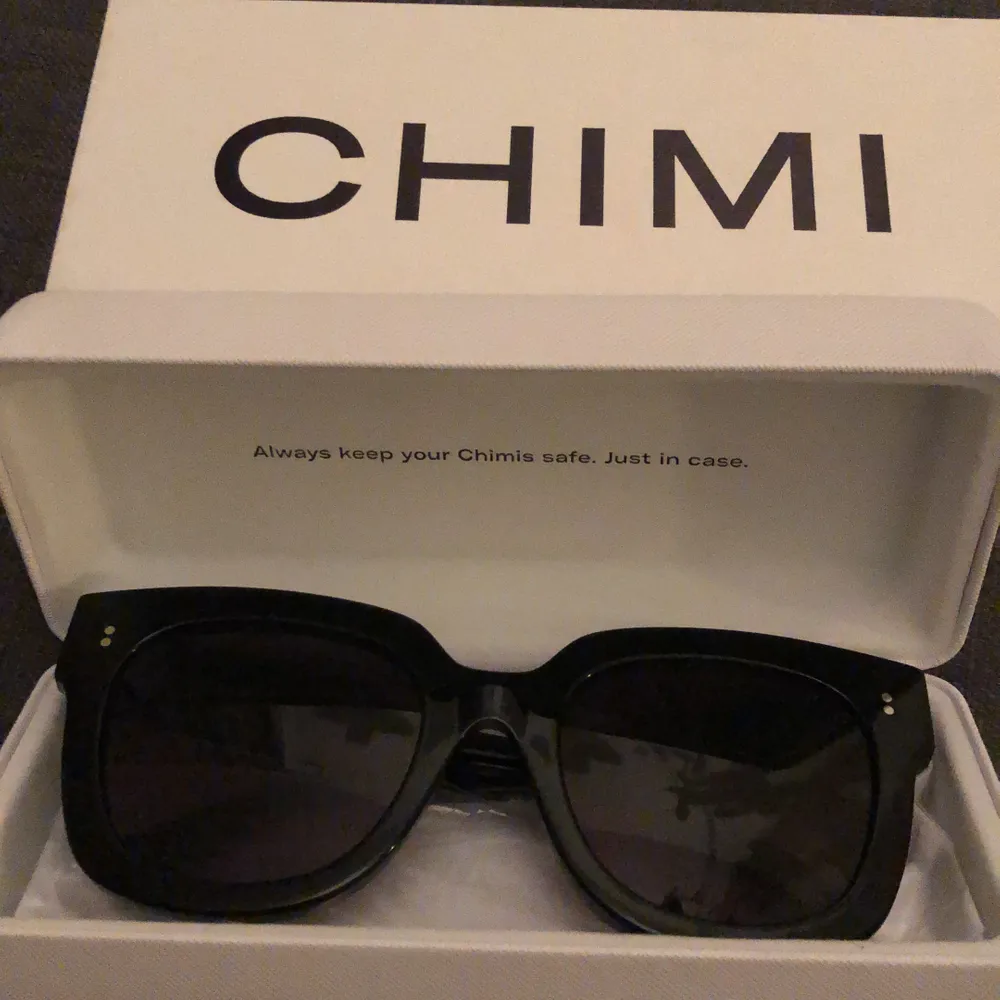 CHIMI solglasögon helt nya o använd kontakt om du är intresserad . Accessoarer.