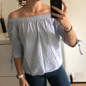 Blus från H&M - Sparsamt använd, storlek 36.