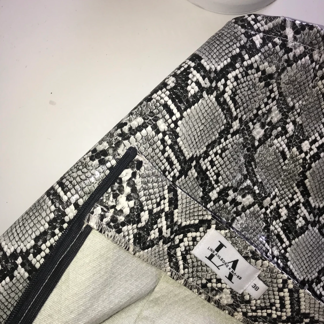 Kjol med snakemönster - 91