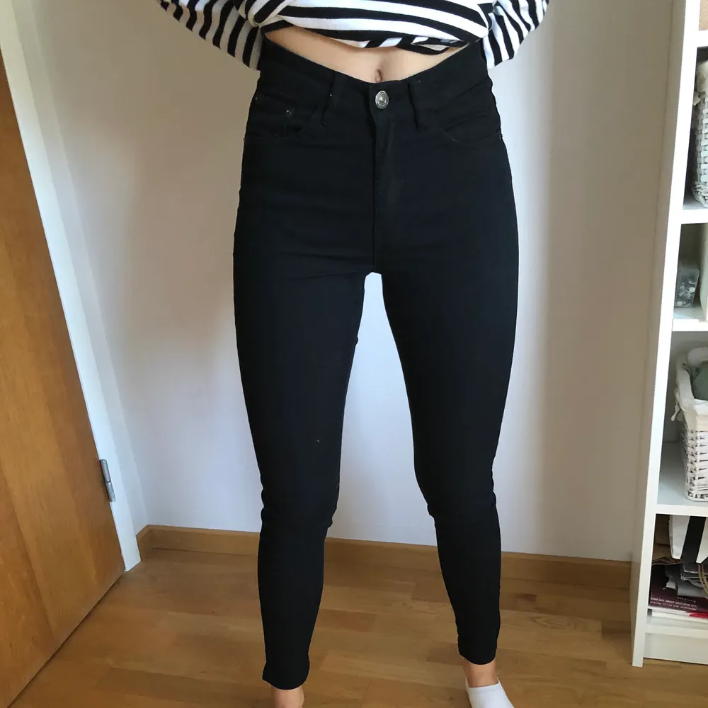 Svarta stretchiga skinny jeans från bik bok. 170kr+frakt. Jeans & Byxor.