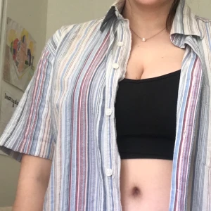 randig skjorta - asfin kortärmad skjorta/tshirt skjorta som jag köpte vintage i södra frankrike :) även fin under tjocktröjor!