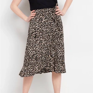 Omlottkjol - Omlott kjol i leopard mönster st xs-m 150kr 