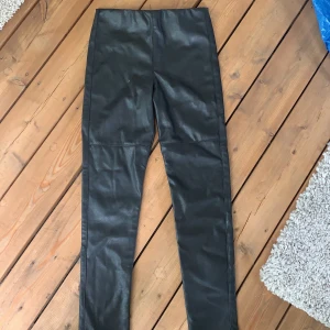 Skin byxor - Snygga skin byxor från HM! Bra kvalite💕 Små i stoleken 