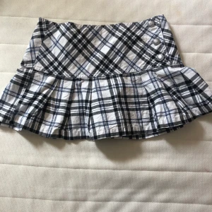 MINISKIRT  - Super snygg Y2K schoolgirl miniskirt. Otroligt sällsynt och extremt snygga färger! Perfekt för många aesthetics. Storlek 164 (XXS-S)