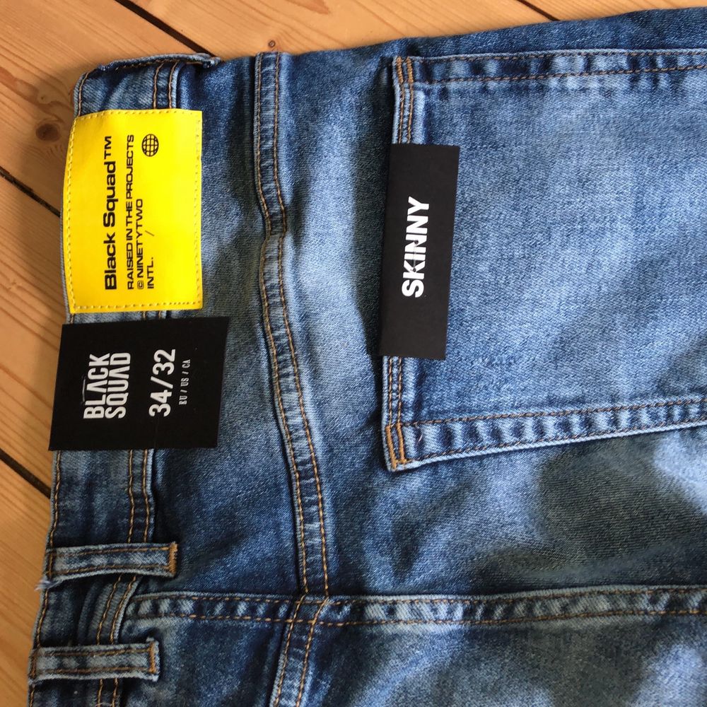 Black Squad jeans som är helt oanvända vilket syns på lapparna, köpte dom men kom aldrig till användning, 600 nypris, jag står för frakt. Jeans & Byxor.