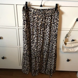 Lång kjol - Lång kjol köpt på Lindex, aldrig använd 