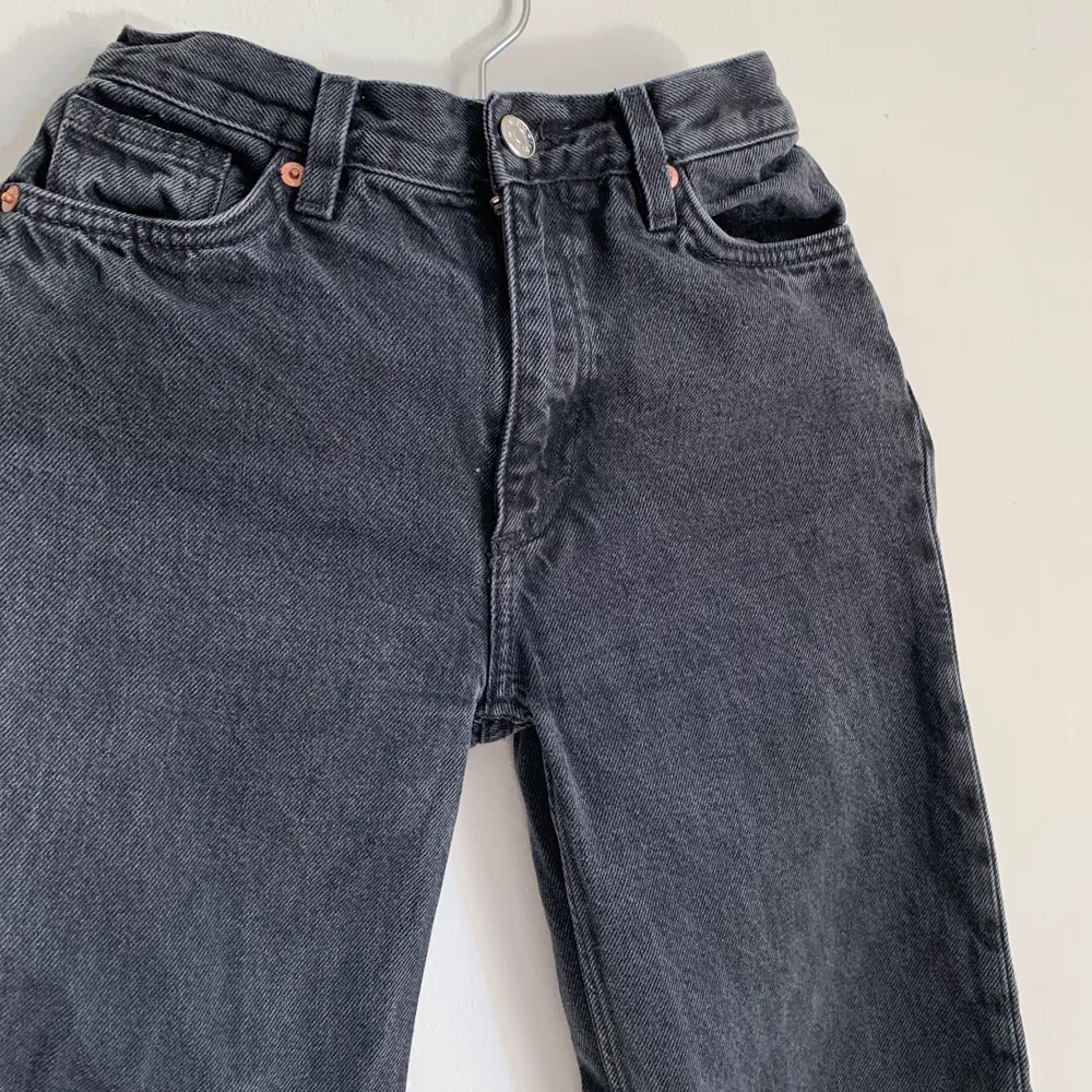 Mobil jeans som blivit för små, så snygga. Jeans & Byxor.