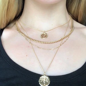 Guldigt halsband - Guldigt halsband i nytt skick. Aldrig använt och köptes på Gina för ca 1 år sedan. Frakt 11kr💛