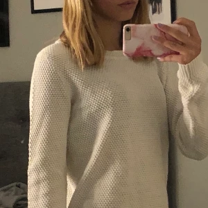 Stickad tröja från vila - jättefint skick men inte min stil! Fri frakt. 