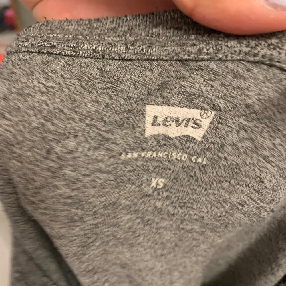 Fin Levi’s t shirt (äkta) frakt 42kr❤️. T-shirts.