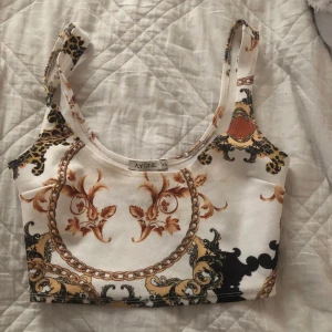 Topp strl xs - Aldrig använt, köpt på nelly förra året! 