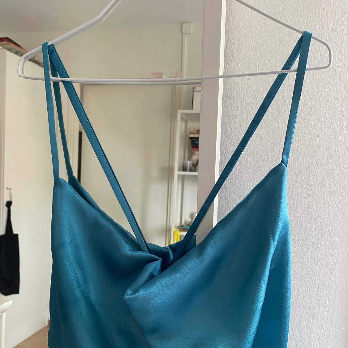 INTRESSEKOLL! Turkos satinklänning - 91