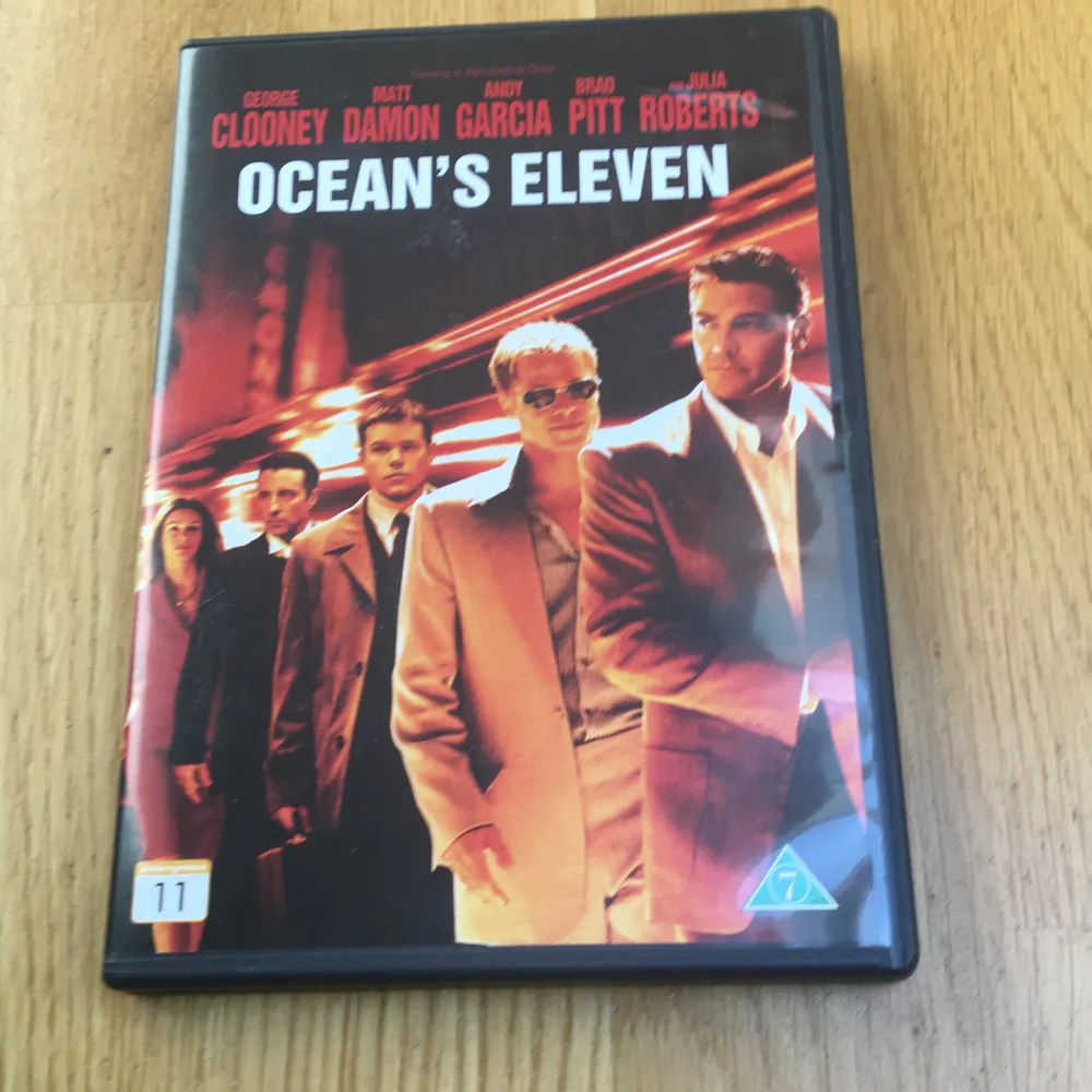 OCEANS ELEVEN (2001, Steven Soderbergh, Gary Ross). Använd en gång. Köpt på en butik i sthlm. Bra skick👌👌👌 Jättebra film👍📀 köp gärna!!😁😁😁😁. Övrigt.