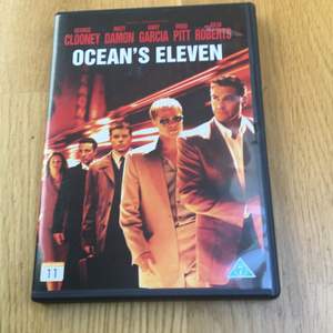 OCEANS ELEVEN (2001, Steven Soderbergh, Gary Ross). Använd en gång. Köpt på en butik i sthlm. Bra skick👌👌👌 Jättebra film👍📀 köp gärna!!😁😁😁😁