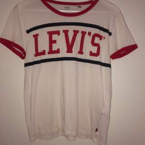 Levis t-shirt i princip aldrig använd.