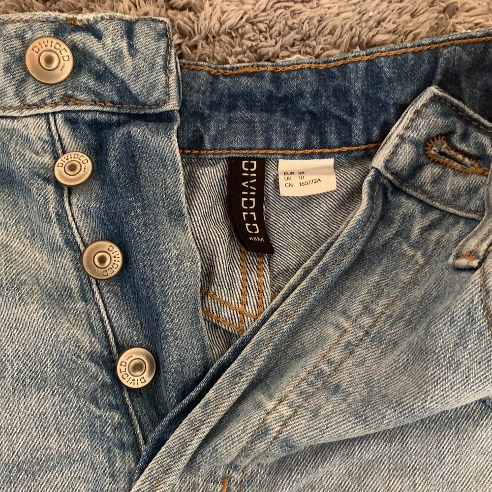 Barely used shorts, they are from H&M and they are in perfect state ( same as when they where bought ). Mom jean shorts with usable pockets. Shorts.