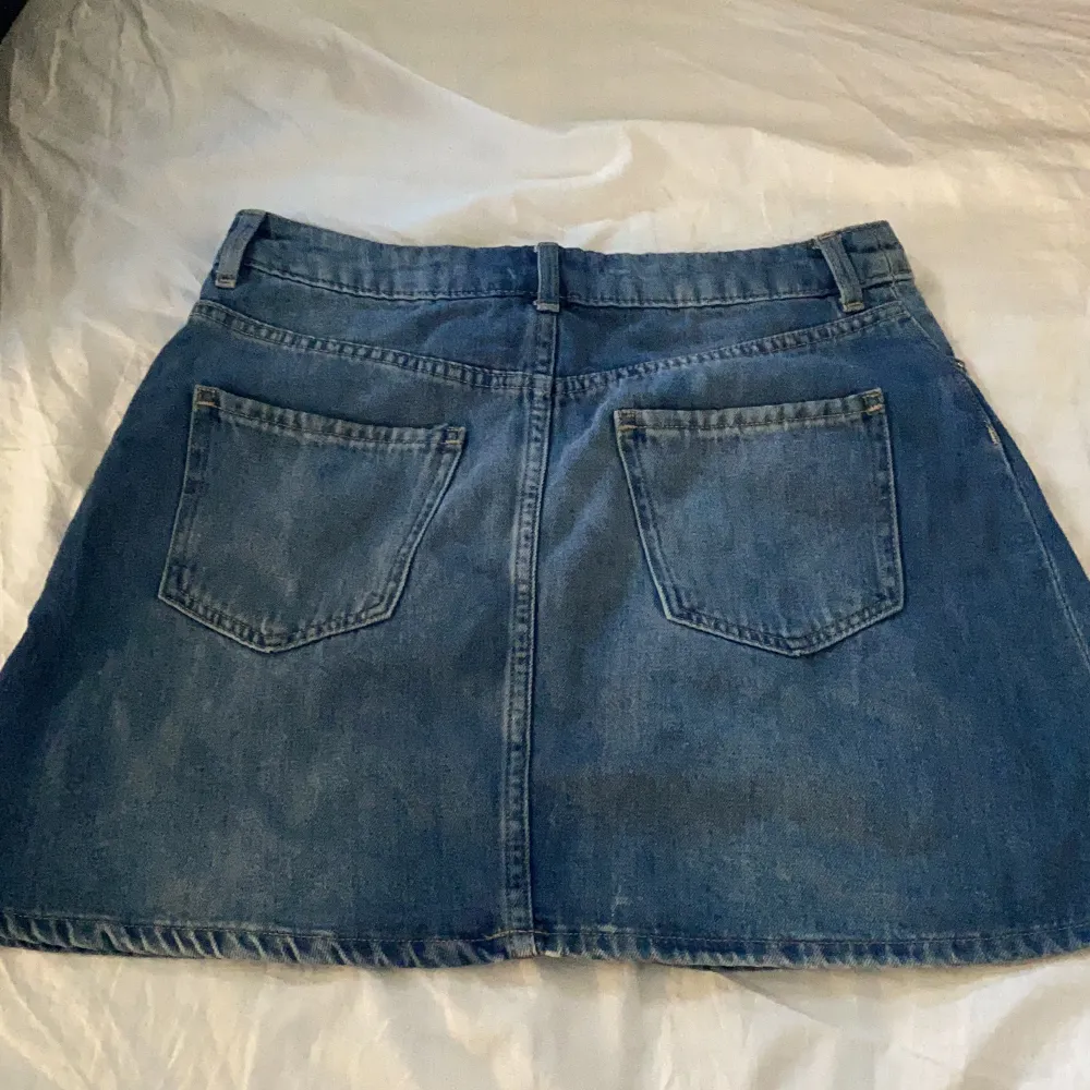 Blå jeans kjol från hm, + 45 kr frakt . Kjolar.