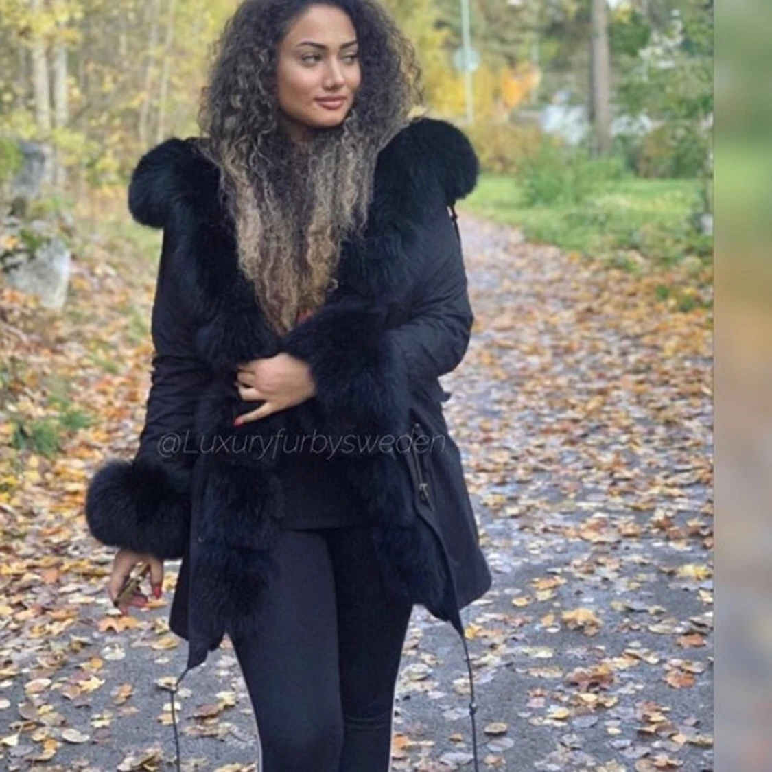 JACKA SVART ÄKTA PÄLS
