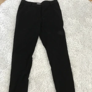 Kostymbyxor  - Vanliga svarta kostymbyxor från hm, aldrig använda 