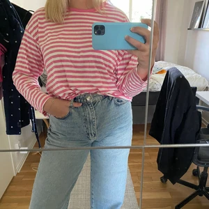 Långarmad tröja - Storlek L men mer som en M