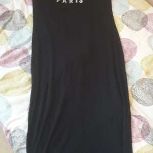 Lång klänning  - Lång tight klännin. Mycket smickrande.