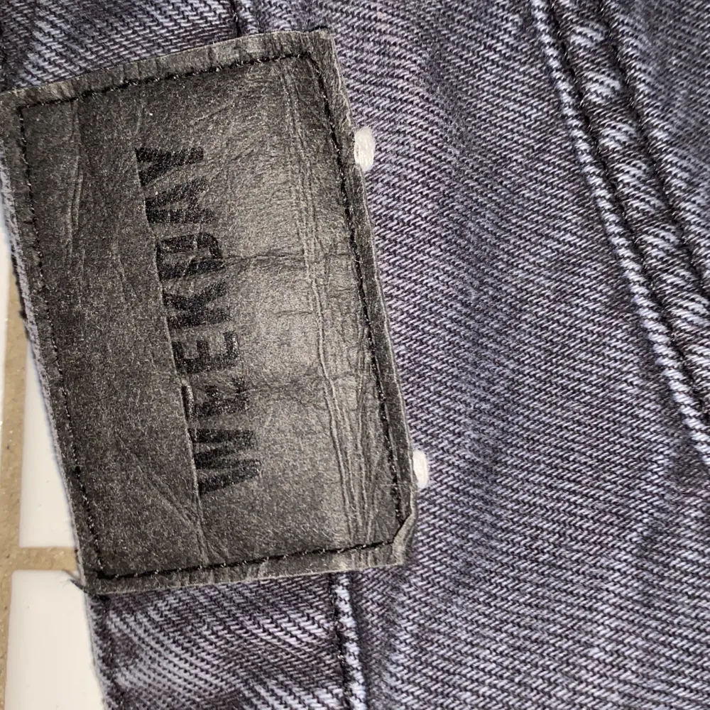 Supersnygga svarta weekday jeans i toppenskick i storlek w27 L 28 (ankellängd) . Jeans & Byxor.
