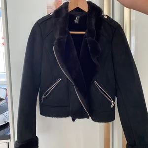 Höstjacka  - Jättefin höstjacka från Zara. Använd ett fåtal gånger. 