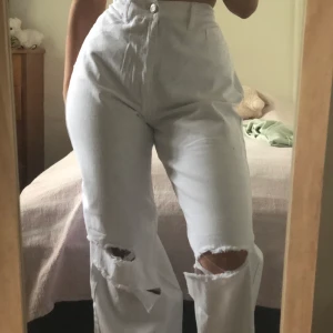 Boyfriend jeans - oanvända med lapp kvar - Boyfriend jeans i storlek 38 (passar mig med 36) helt oanvända med lappar kvar!