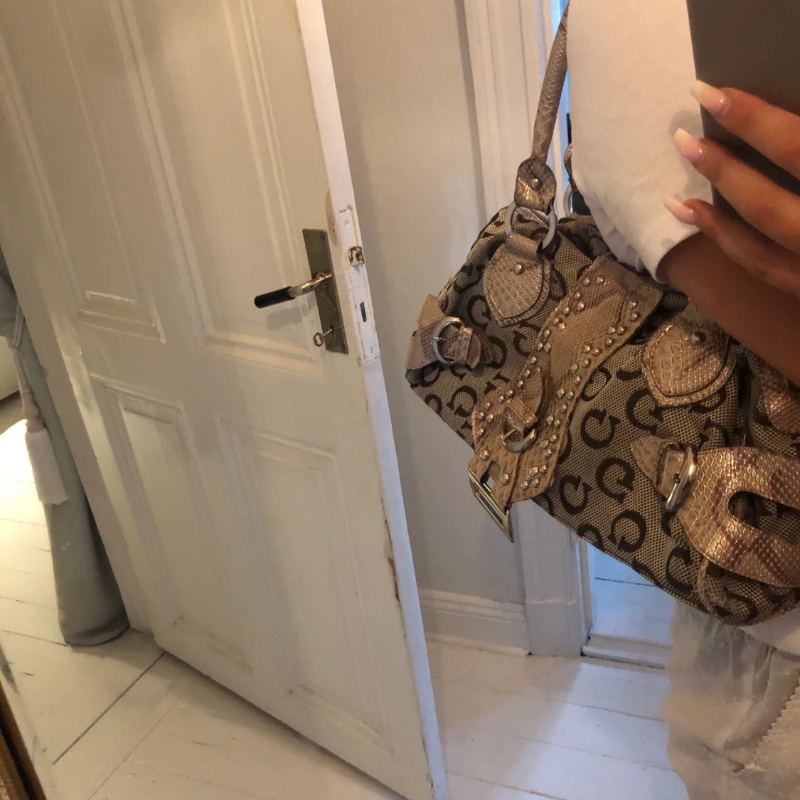 snygg axel väsk  - 90