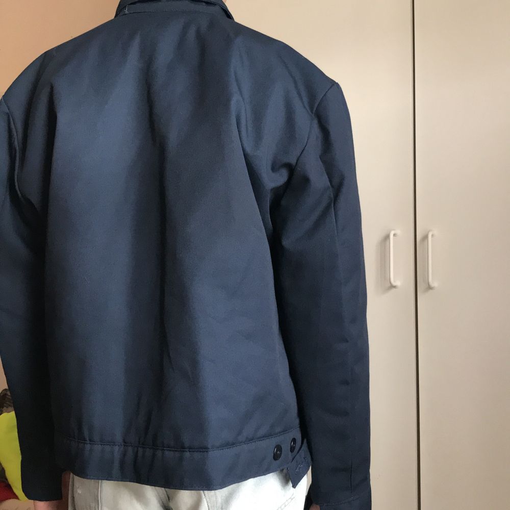 (Herrkläder) Vintage jacka i fint skick köpt på Beyond Retro i Stockholm. Står ingen storlek men sitter som en storlek M. Frakt tillkommer. Jackor.