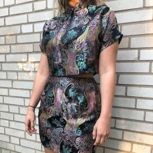 Kjol set - Kjol set med mönster från pretty little thing. Använd 1 gång. Pris kan diskuteras. 