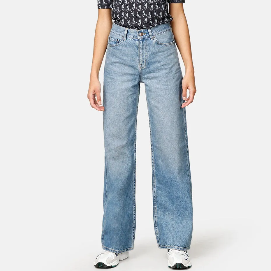 Jättefina jeans från Junkyard. Aldrig använda, endast provade. Säljer då de var något för korta på mig.. Jeans & Byxor.