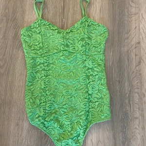 Neon grön body - Neon grön body nypris 300kr super snygg men för liten för mig