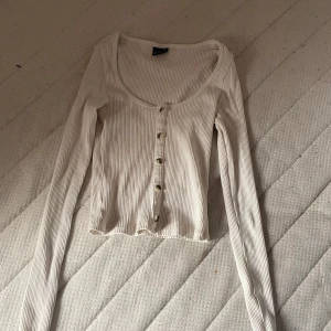 Topp - Populär topp för endast 90kr och då ingår frakt i priset❤️