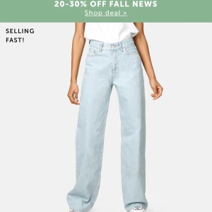 Wide leg jeans  - Säljer dessa jeans från Junkyard i storlek 24, aldrig använda, det ända jag gjort är att fransa upp kanterna längst ner annars helt nya. 