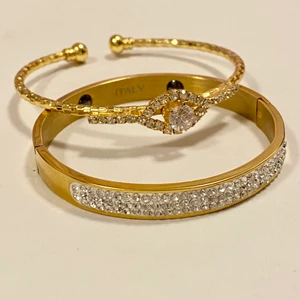 Oanvända armband - Oanvända guldiga armband med glittriga stenar. 