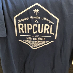 Ripcurl sweatshirt  - De är helt oanvänt och har fortfarande lapp kvar köparen står för frak