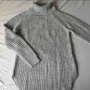  - Super mysig stickad tröja. Strl L  Ull/acryl 