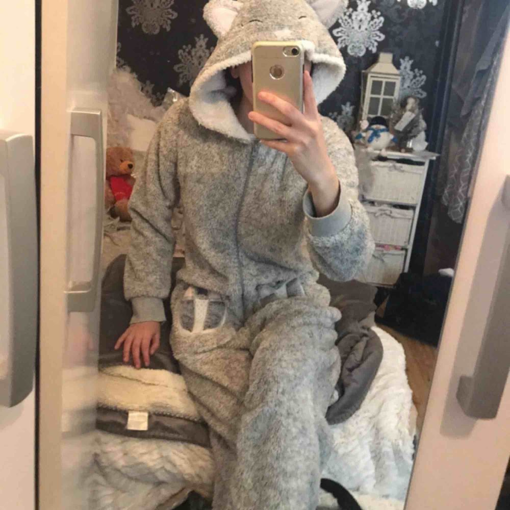 Jättemysig byxdress för att ha hemma 😍 Använd få gånger. Frakt:115:-. Övrigt.