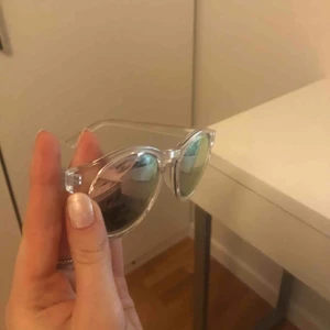  - snygga solglasögon!! Kommer aldrig till användning längre :-/ 