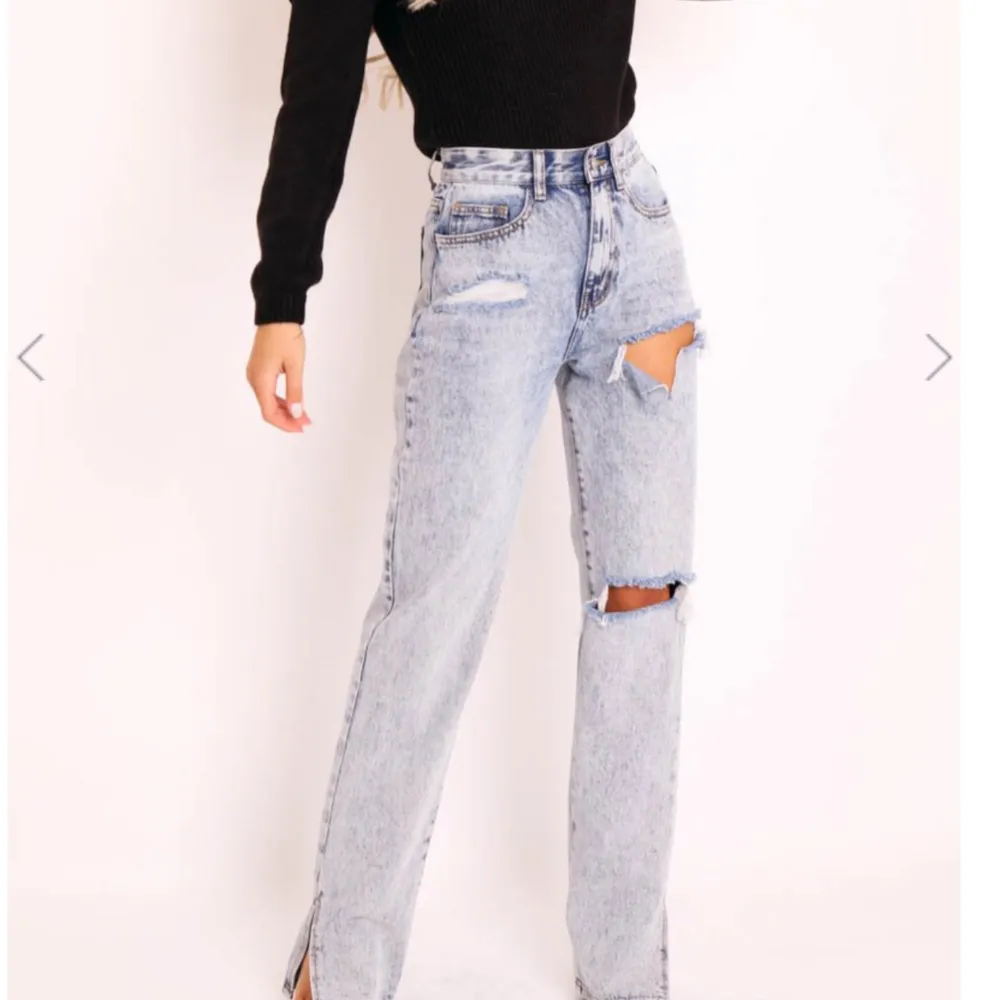 Dessa snygga jeans med slits. Nypris 850kr. Jeans & Byxor.