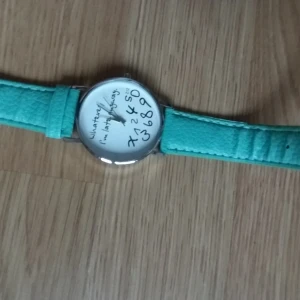  - Klocka med roligt motiv batteriet funkar fortfarande 