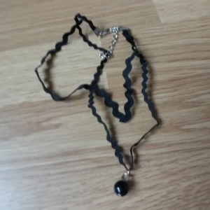  - Choker i svart tyg 