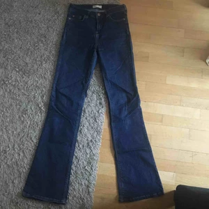  - Superfina bootcut jeans i ett användt men gott skick! 