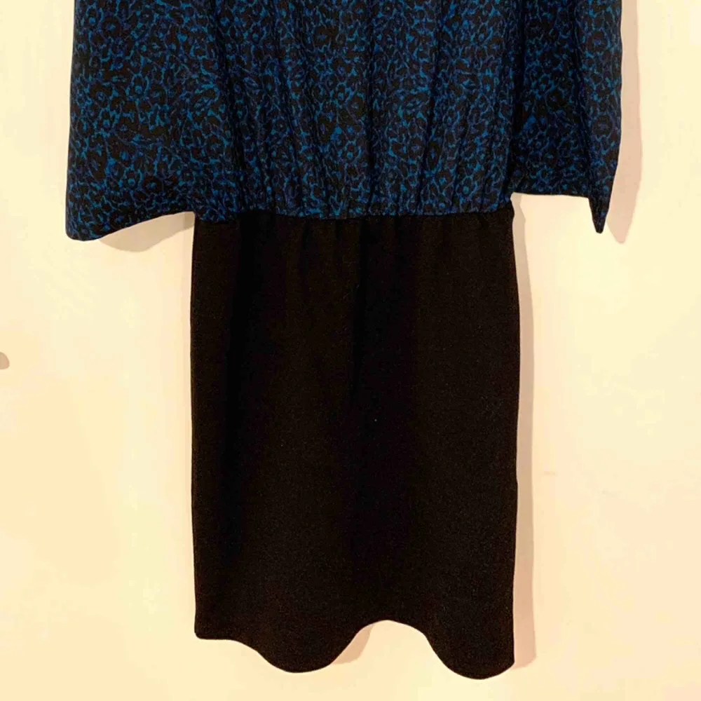 Almost new super nice combined dress. Price does not include delivery. . Klänningar.