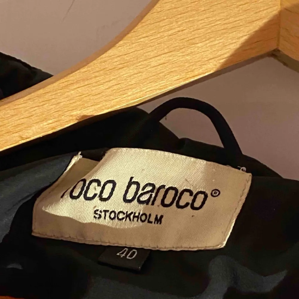 Säljer en vinterjacka från Roco Baroco, som är sparsamt använd.     Stl 40   Nypris: 1599kr    Tar swish! Fraktar EJ!!. Jackor.